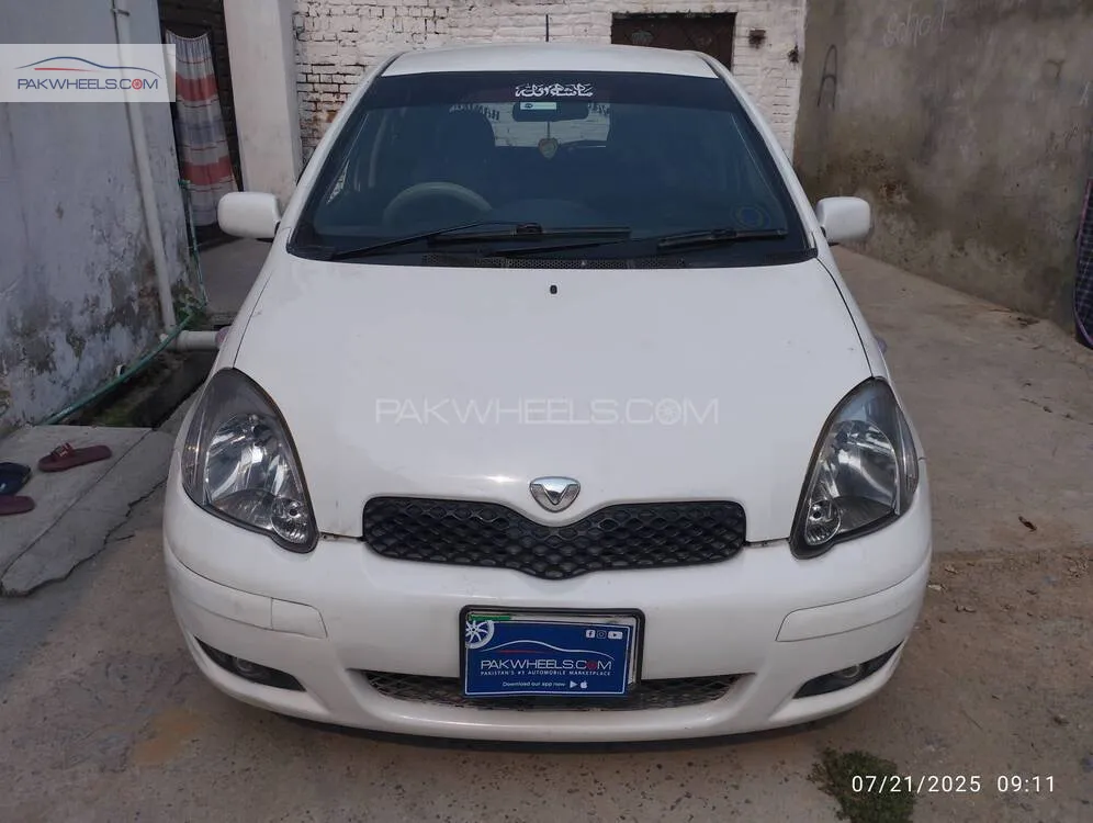 Toyota Vitz 2004 for Sale in Peshawar Image-1