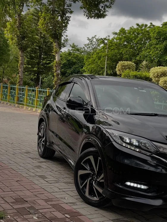 Honda Vezel 2017 for Sale in Islamabad Image-1