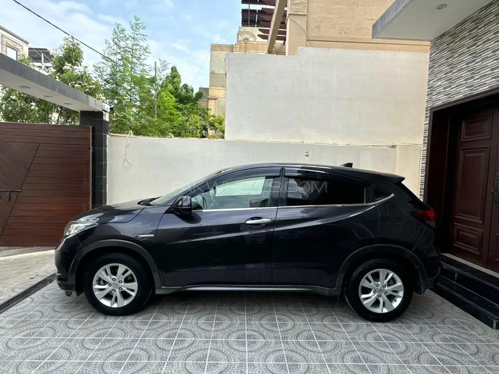 Honda Vezel 2014 for Sale in Karachi Image-1