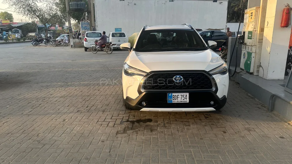 Toyota Corolla Cross 2024 for Sale in Hasilpur Image-1