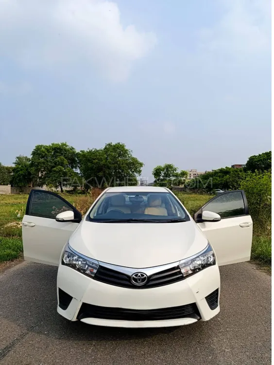 Toyota Corolla 2015 for Sale in Lahore Image-1