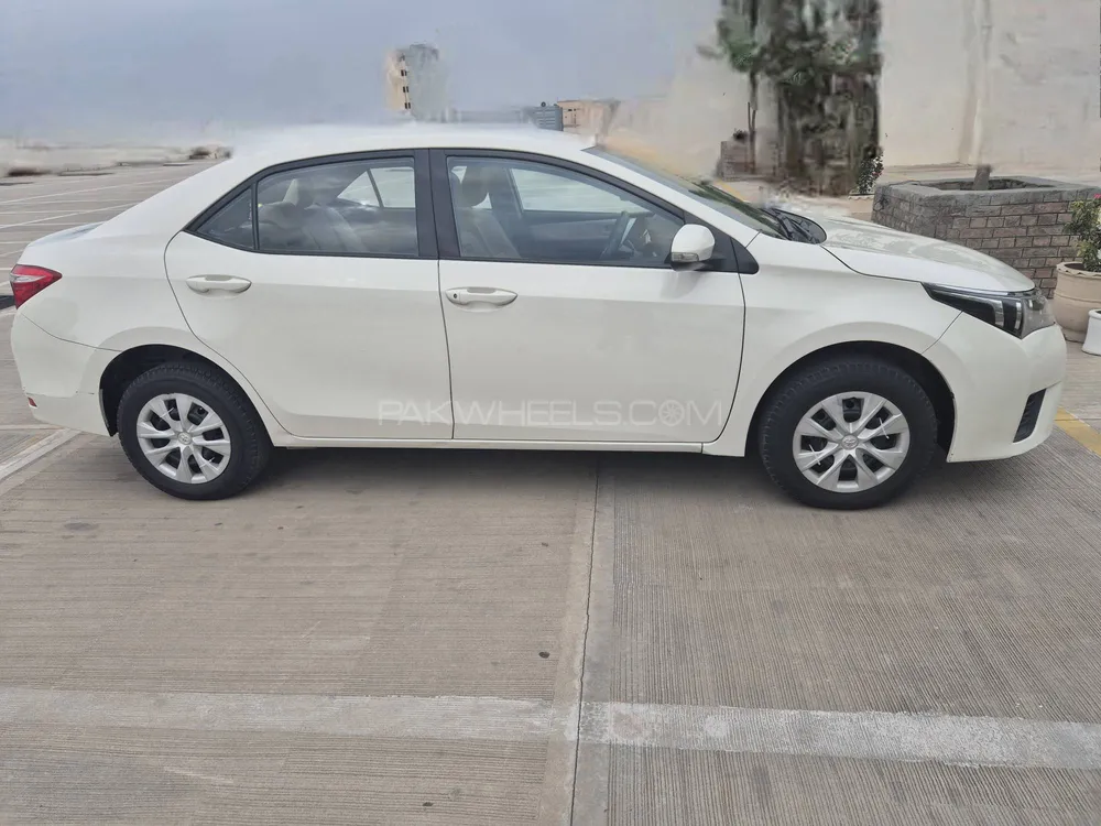 Toyota Corolla 2015 for Sale in Peshawar Image-1