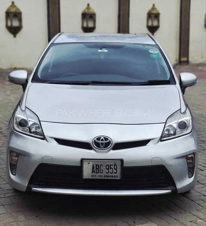 Toyota Prius 2014 for Sale in Lahore Image-1