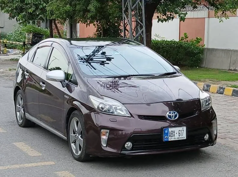 Toyota Prius 2013 for Sale in Lahore Image-1