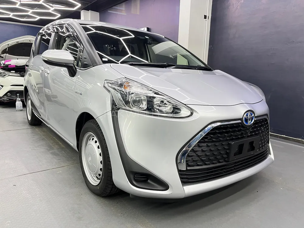 Toyota Sienta 2019 for Sale in Karachi Image-1