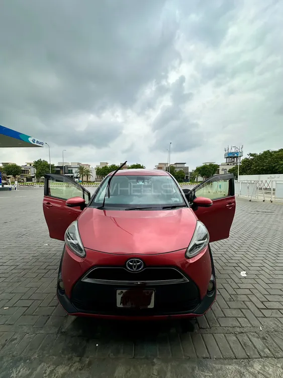 Toyota Sienta 2021 for Sale in Lahore Image-1