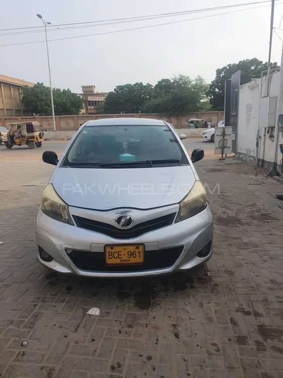 Toyota Vitz 2012 for Sale in Karachi Image-1