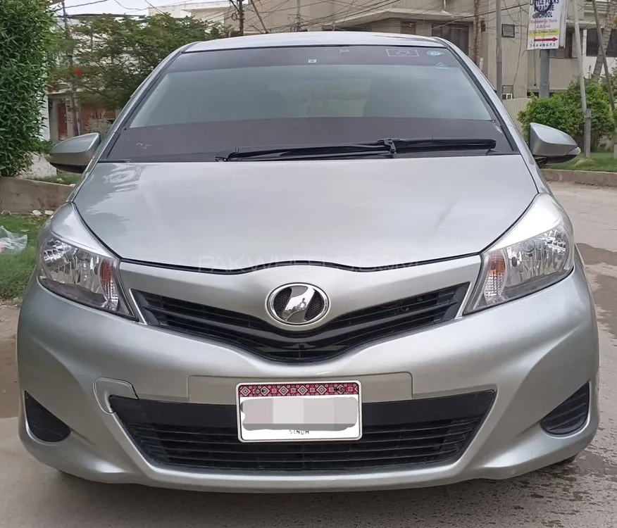 Toyota Vitz 2013 for Sale in Karachi Image-1