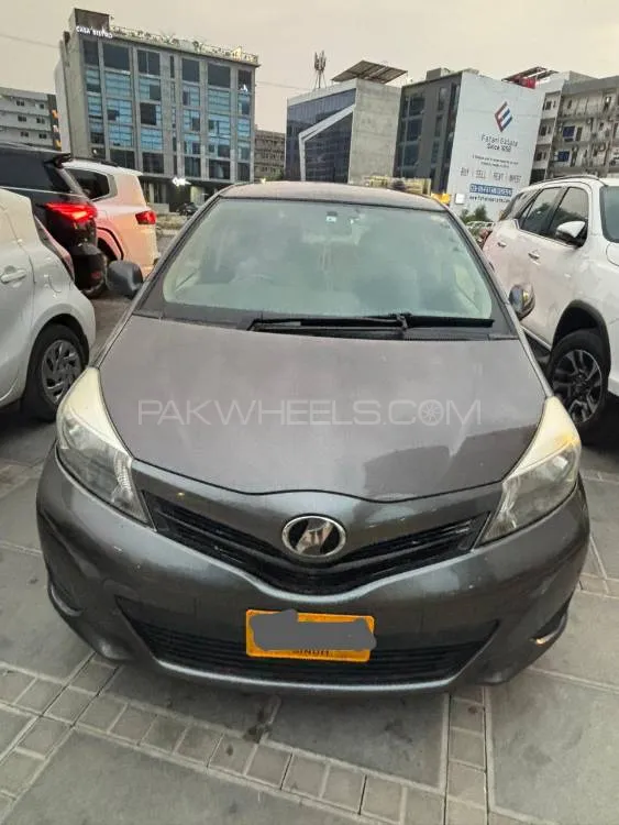 Toyota Vitz 2014 for Sale in Karachi Image-1
