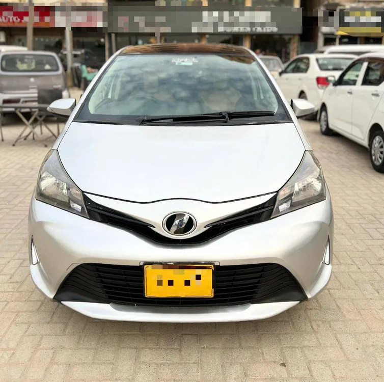 Toyota Vitz 2014 for Sale in Karachi Image-1