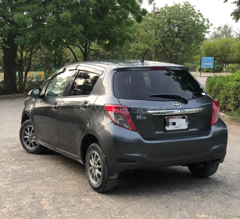 Toyota Vitz 2013 for Sale in Karachi Image-1
