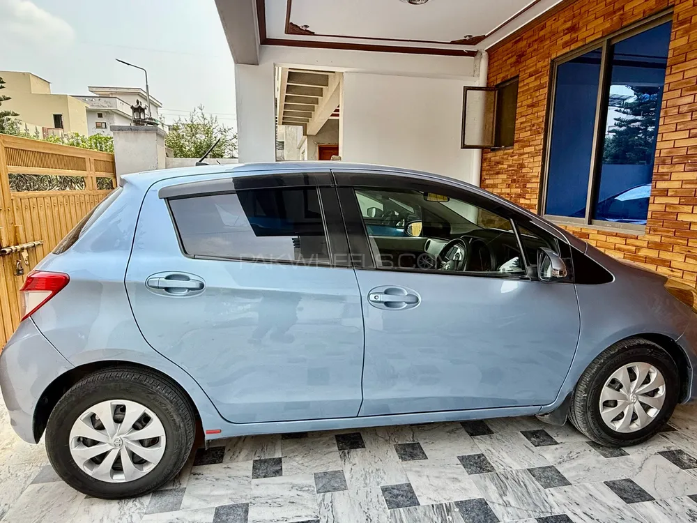 Toyota Vitz 2012 for Sale in Islamabad Image-1