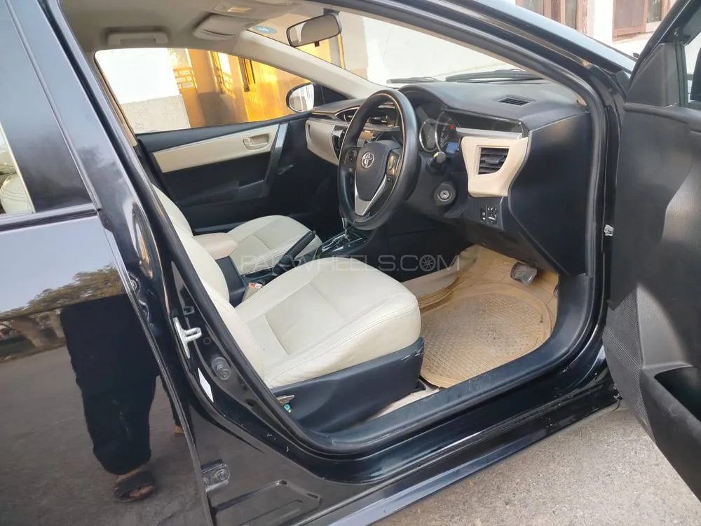 Toyota Corolla 2015 for Sale in Mardan Image-1