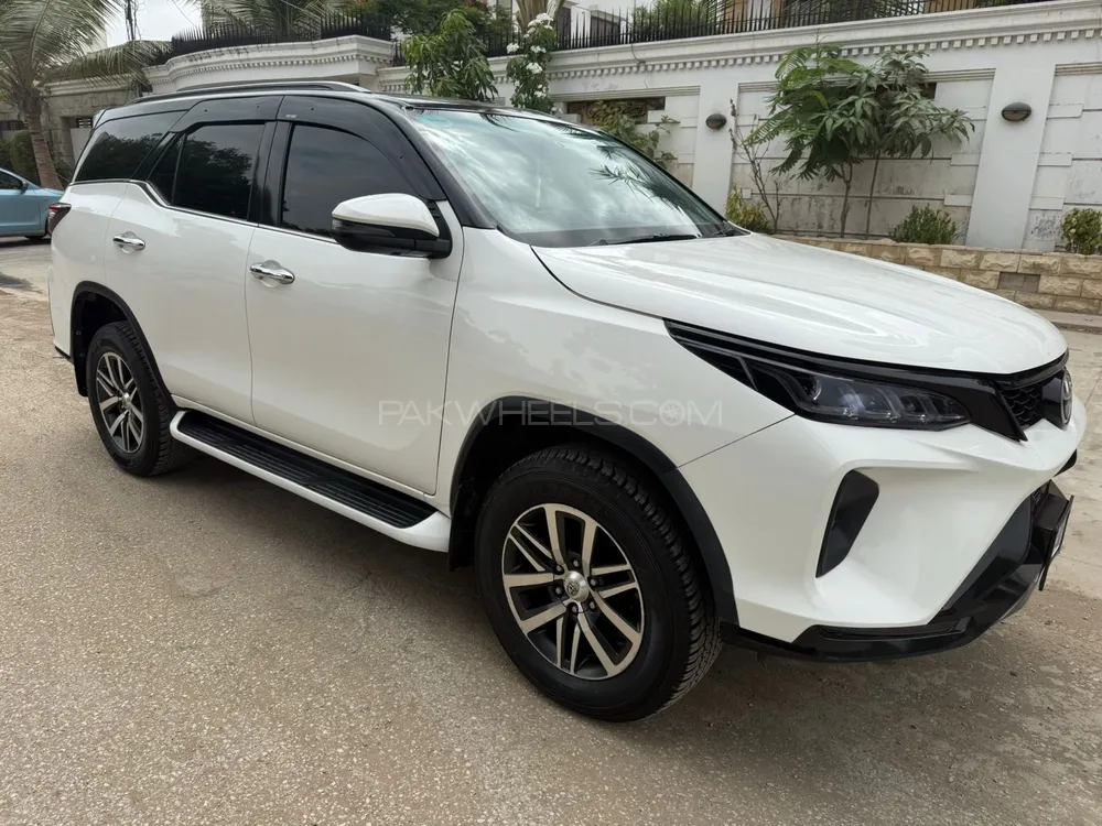 Toyota Fortuner 2021 for Sale in Karachi Image-1