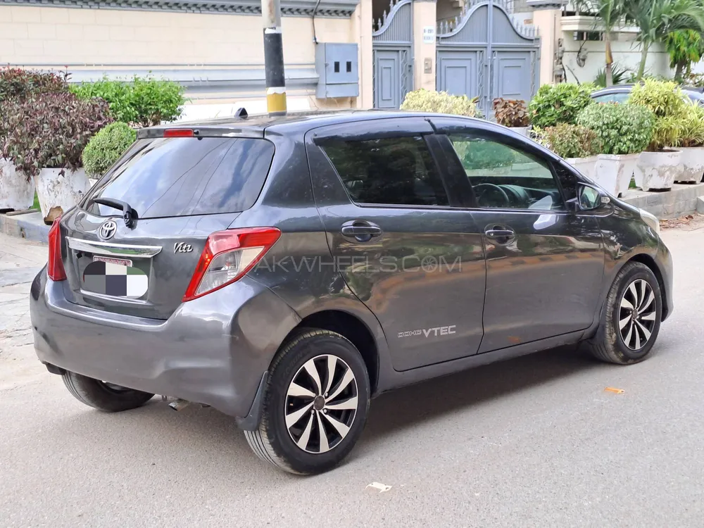 Toyota Vitz 2012 for Sale in Karachi Image-1