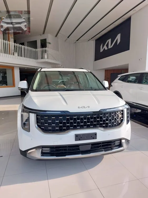 KIA Carnival 2025 for Sale in Lahore Image-1