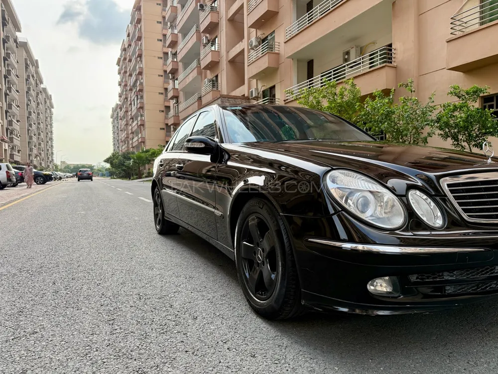 Mercedes Benz E Class 2005 for Sale in Lahore Image-1