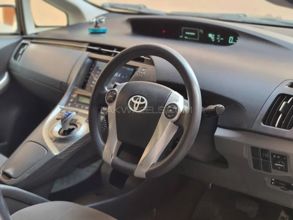 Toyota Prius 2009 for Sale in Islamabad Image-1