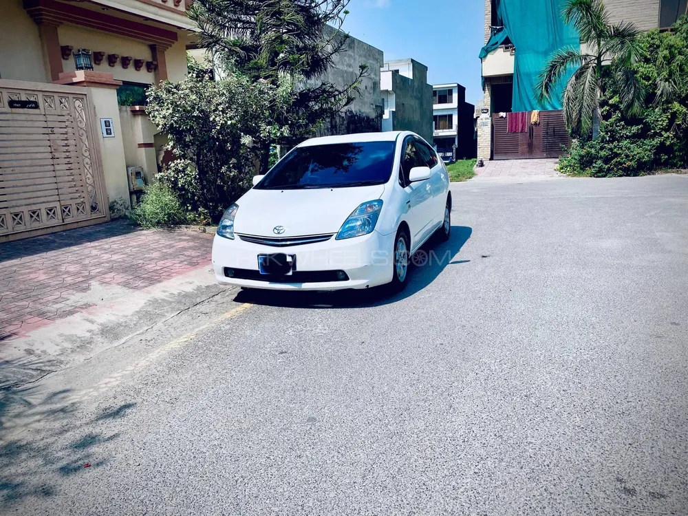 Toyota Prius 2011 for Sale in Islamabad Image-1