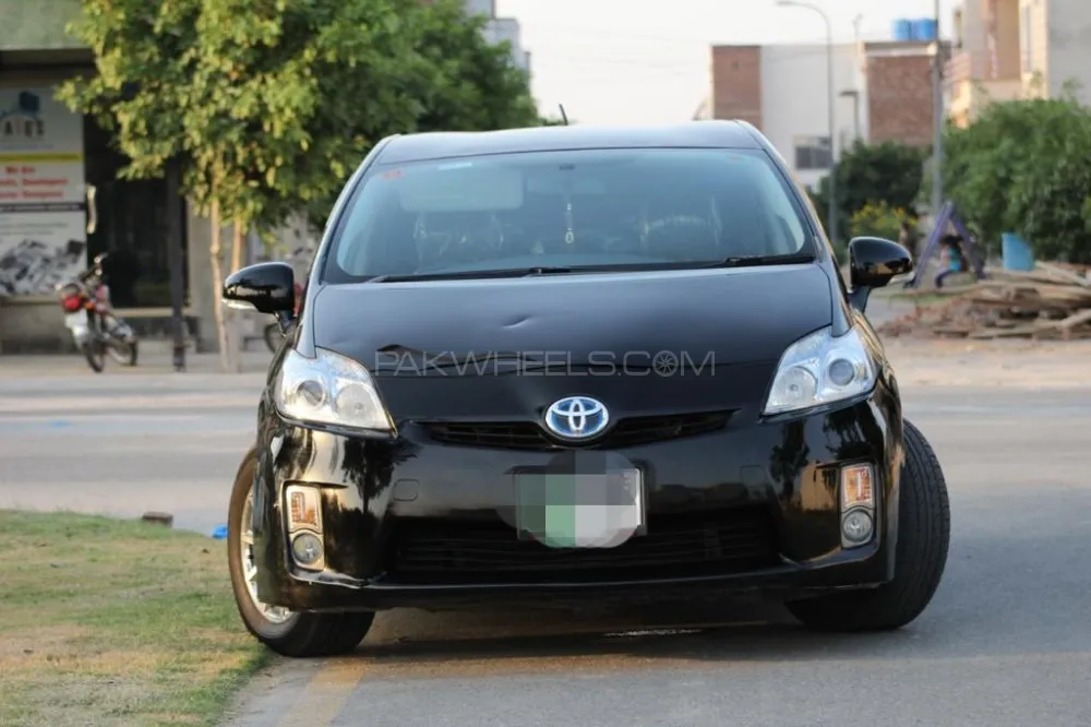 Toyota Prius 2011 for Sale in Lahore Image-1