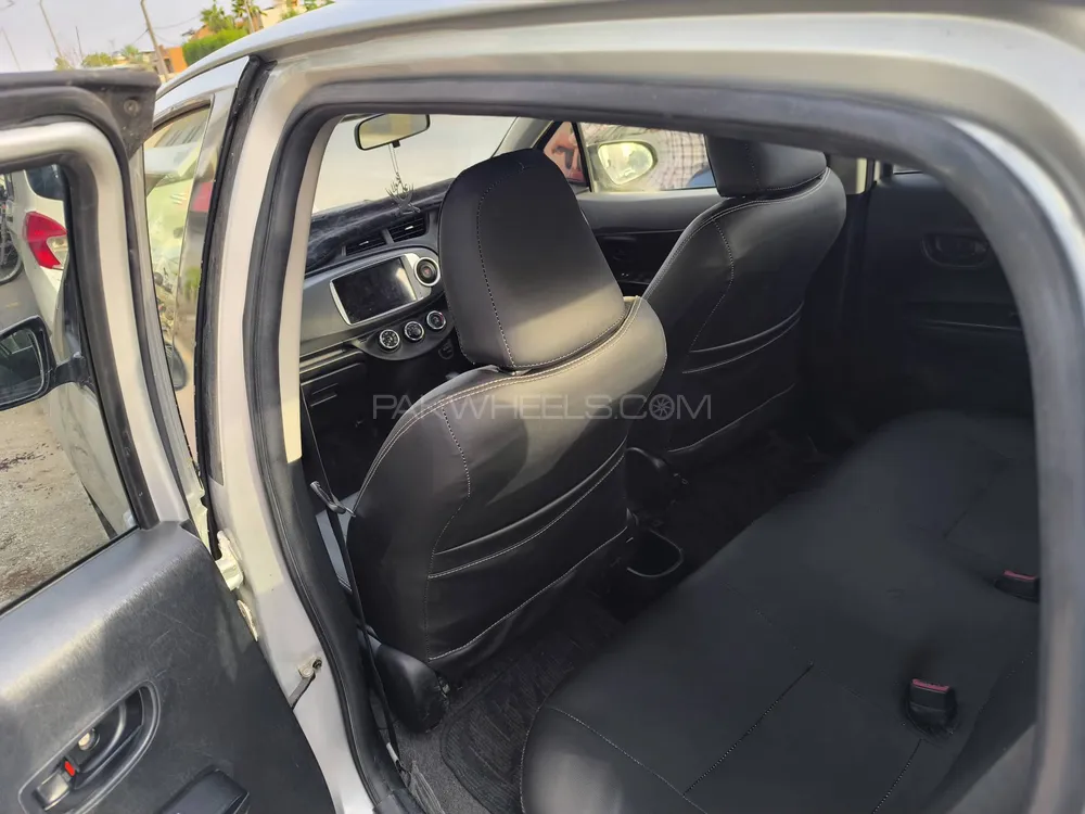 Toyota Vitz 2014 for Sale in Karachi Image-1