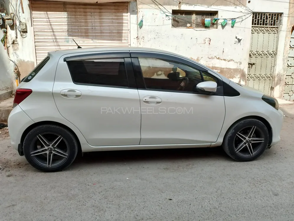 Toyota Vitz 2016 for Sale in Karachi Image-1