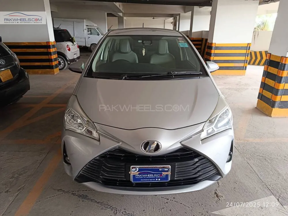 Toyota Vitz 2017 for Sale in Karachi Image-1