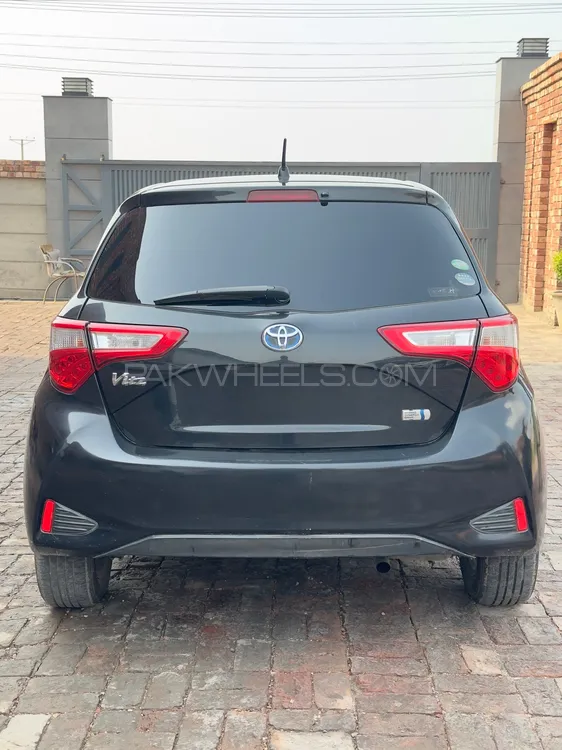 Toyota Vitz 2017 for Sale in Multan Image-1