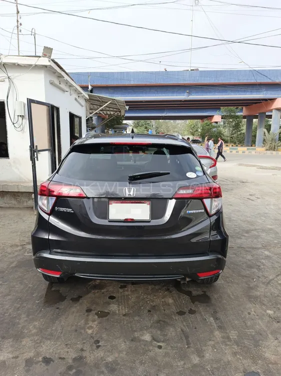 Honda Vezel 2014 for Sale in Karachi Image-1