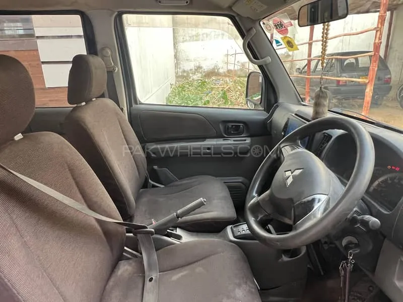 Mitsubishi Town Box 2011 for Sale in Karachi Image-1