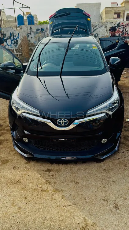 Toyota C-HR 2017 for Sale in Karachi Image-1
