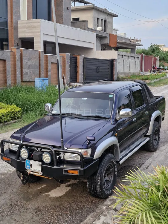 Toyota Hilux 2001 for Sale in Islamabad Image-1
