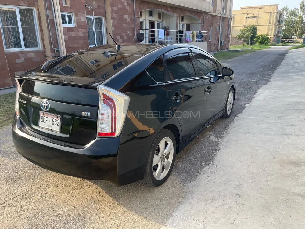 Toyota Prius 2011 for Sale in Karachi Toyota Prius 2011 for Sale in Karachi Image-9