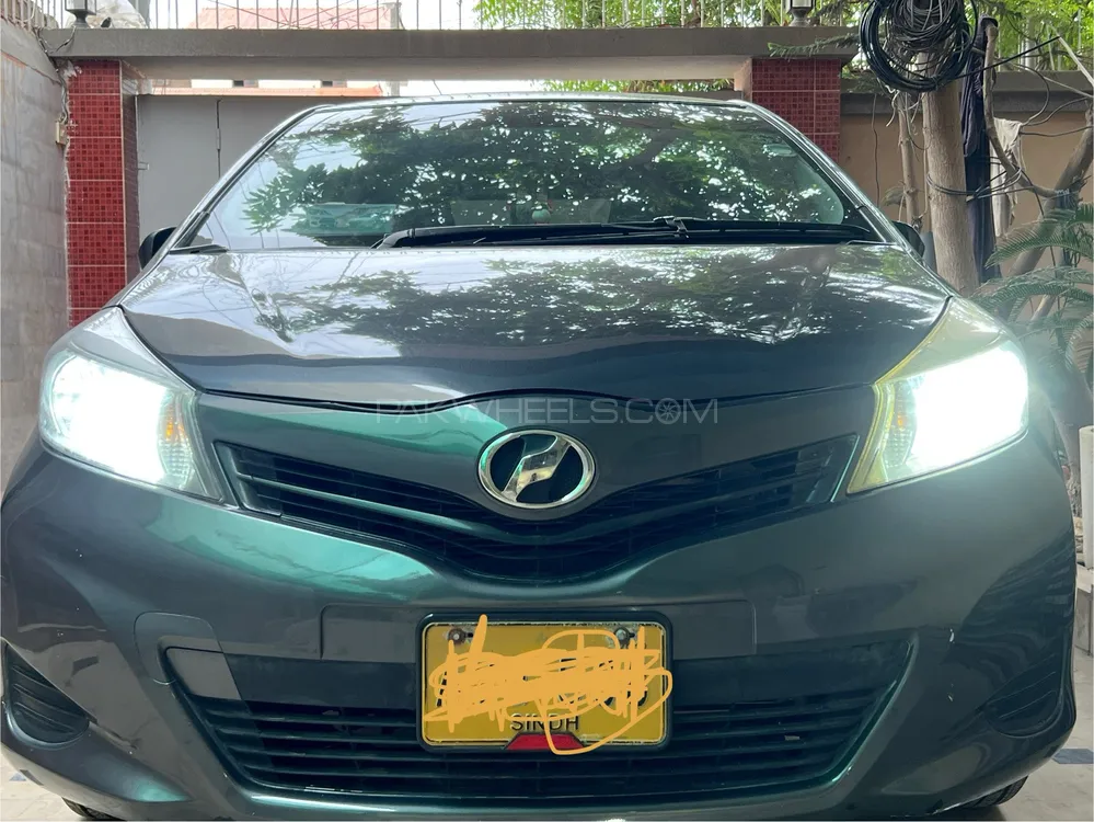 Toyota Vitz 2011 for Sale in Karachi Image-1