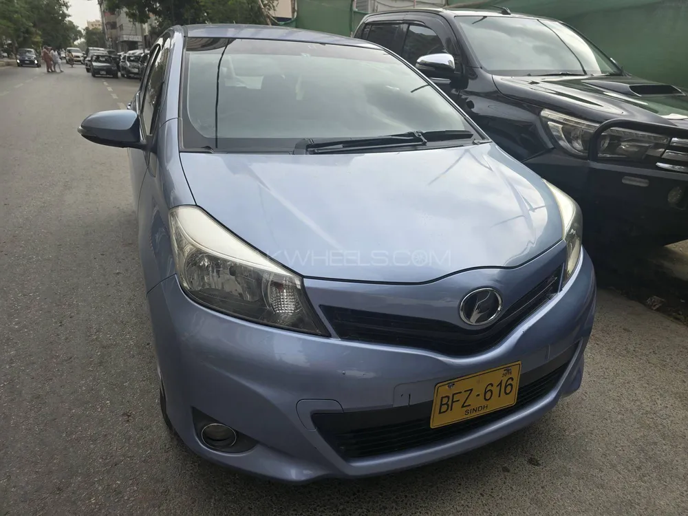 Toyota Vitz 2013 for Sale in Karachi Image-1