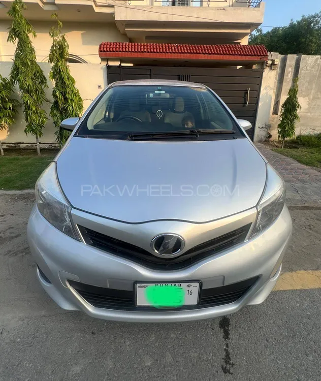 Toyota Vitz 2014 for Sale in Lahore Image-1