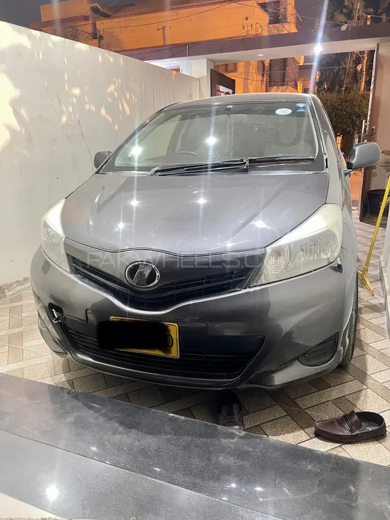 Toyota Vitz 2012 for Sale in Karachi Image-1