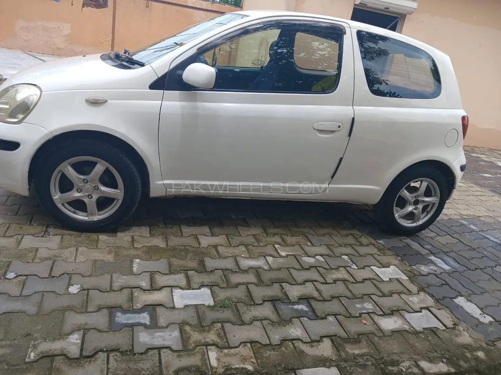 Toyota Vitz 2004 for Sale in Islamabad Image-1