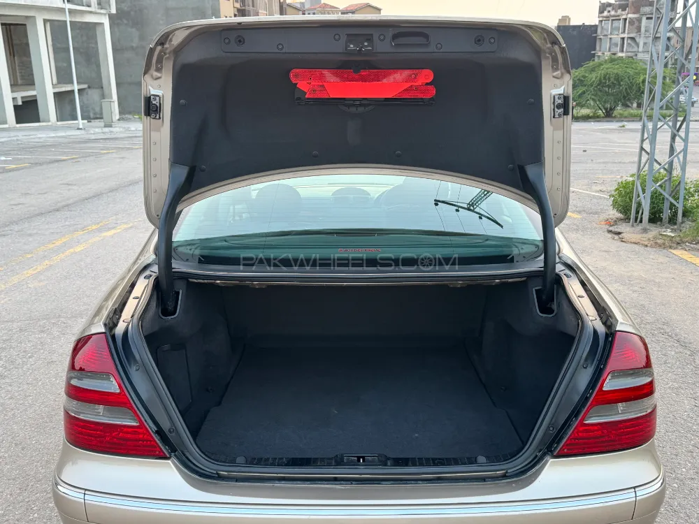 Mercedes Benz E Class 2004 for Sale in Rawalpindi Mercedes Benz E Class 2004 for Sale in Rawalpindi Image-7