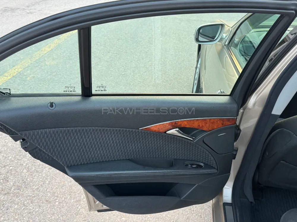 Mercedes Benz E Class 2004 for Sale in Rawalpindi Mercedes Benz E Class 2004 for Sale in Rawalpindi Image-10