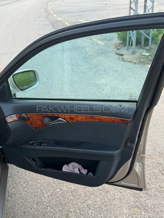 Mercedes Benz E Class 2004 for Sale in Rawalpindi Mercedes Benz E Class 2004 for Sale in Rawalpindi Image-13