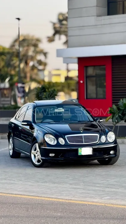 Mercedes Benz E Class 2004 for Sale in Lahore Image-1