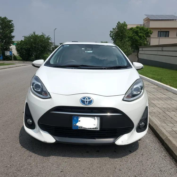 Toyota Aqua 2017 for Sale in Islamabad Image-1