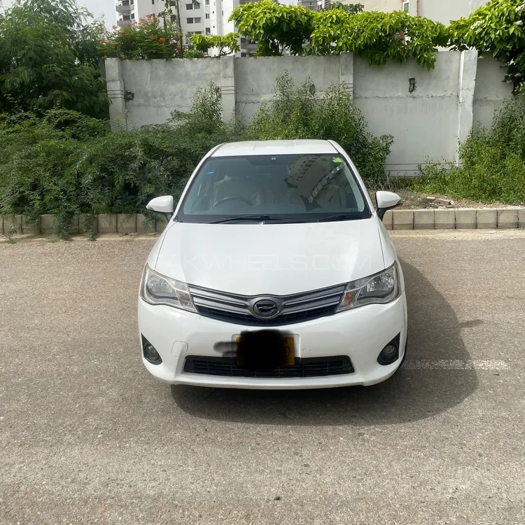 Toyota Corolla Axio 2013 for Sale in Karachi Image-1
