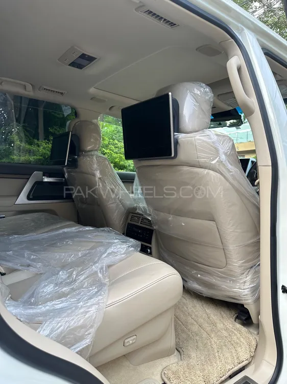Toyota Land Cruiser 2020 for Sale in Lahore Toyota Land Cruiser 2020 for Sale in Lahore Image-11