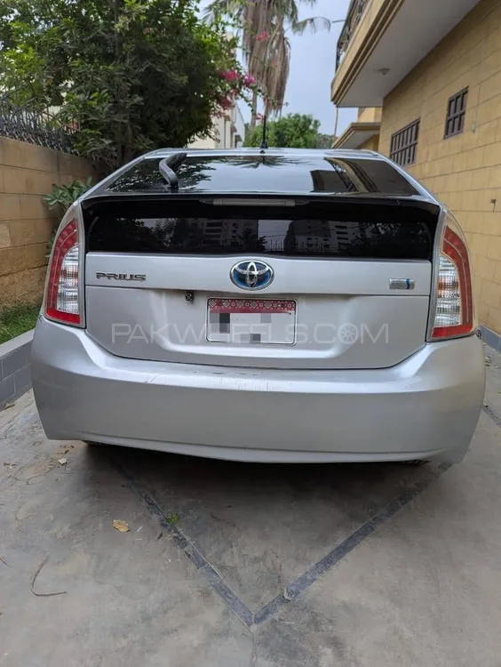 Toyota Prius 2015 for Sale in Karachi Image-1