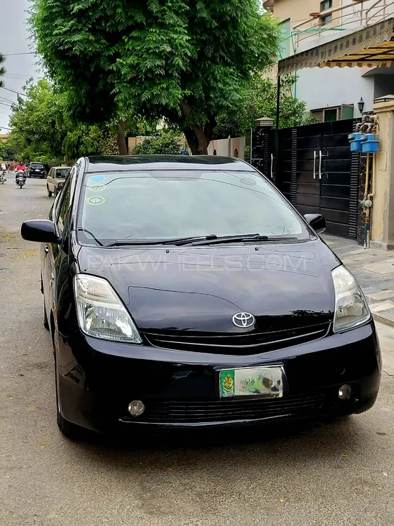 Toyota Prius 2010 for Sale in Lahore Image-1