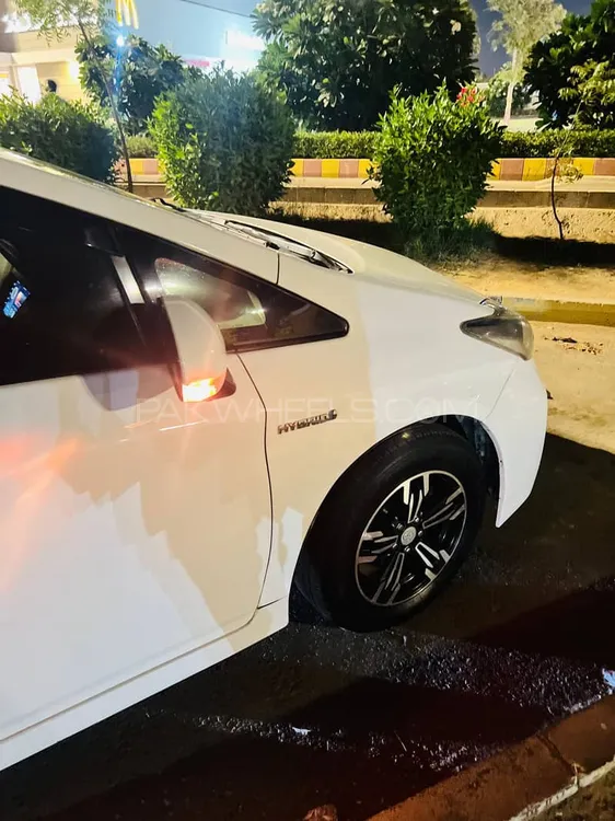 Toyota Prius 2016 for Sale in Karachi Image-1