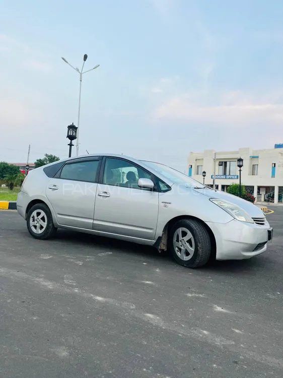 Toyota Prius 2009 for Sale in Dijkot Image-1