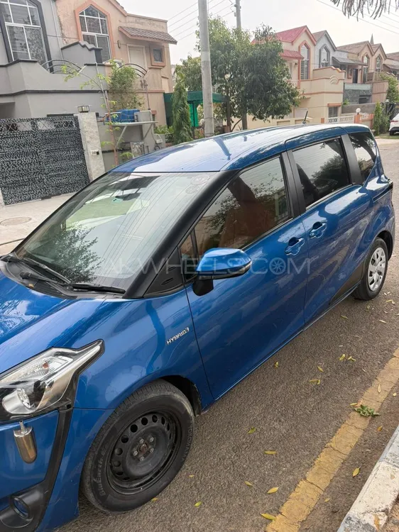 Toyota Sienta 2016 for Sale in Lahore Image-1